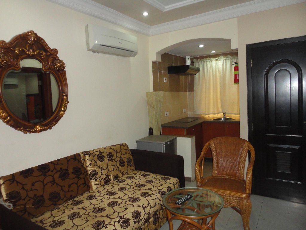 Фото Sdm Tavern and Suites