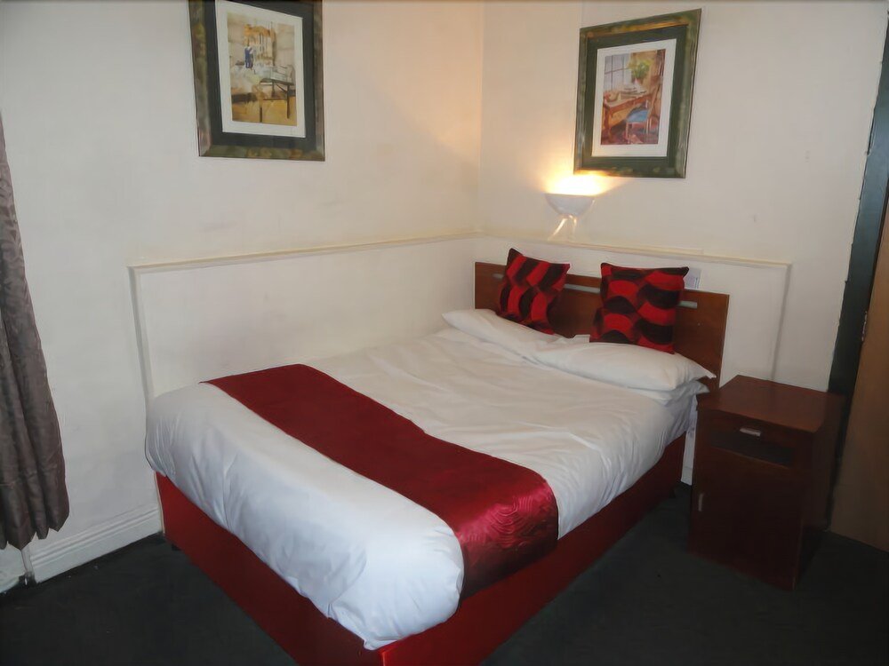 Фото Clifton Court Hotel