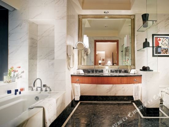 Фото The Ritz-Carlton Jakarta Mega Kuningan