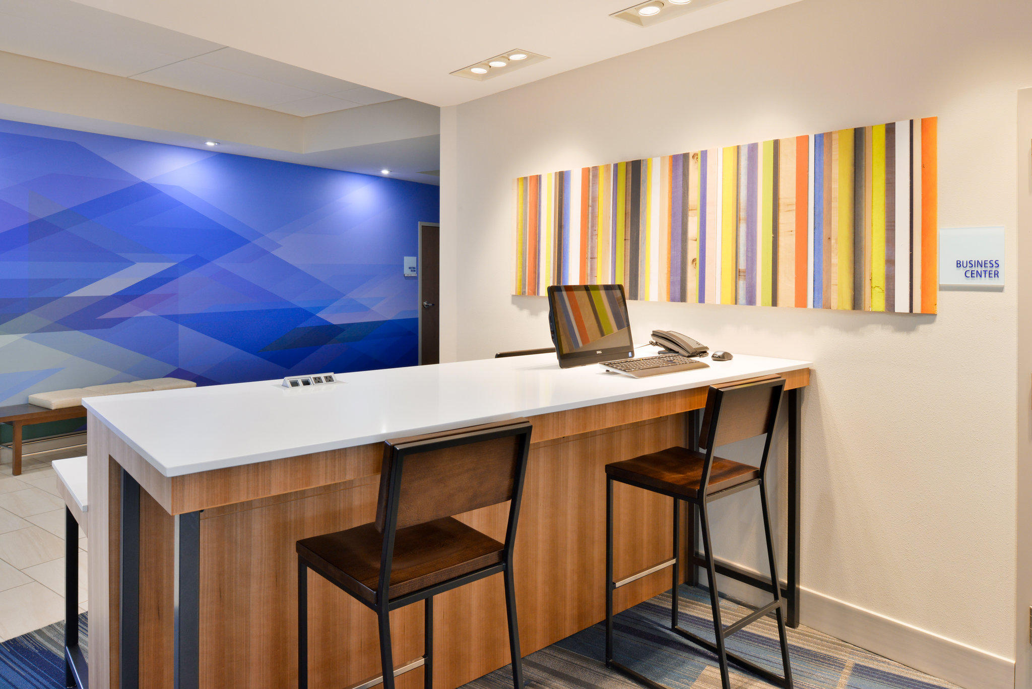 Фото Holiday Inn Express & Suites Madison, an Ihg Hotel