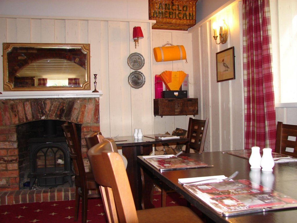 Фото The Angel Hotel