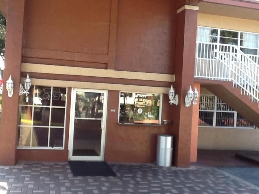 Фото Americas Best Inn and Suites Fort Lauderdale North