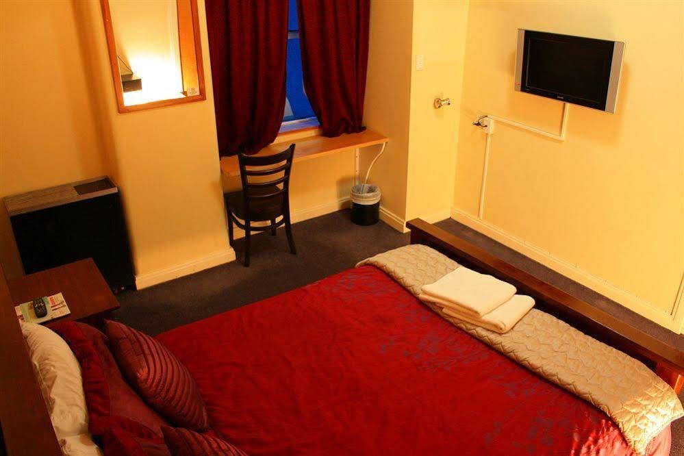 Фото Hotel Waterloo & Backpackers