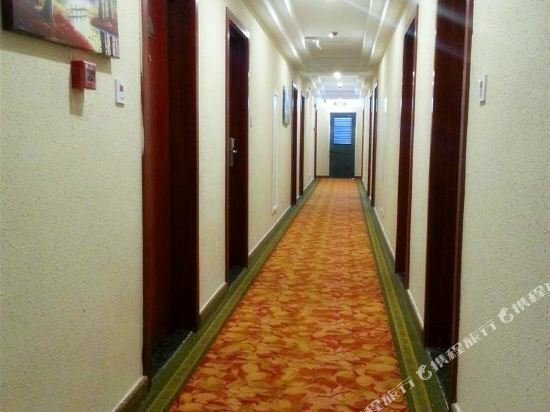 Hotel GreenTree Inn Sanya Heping Street Lover Bridge Express Hotel, Sanya, photo