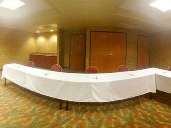 Фото Hawthorn Suites by Wyndham Oakland/Alameda