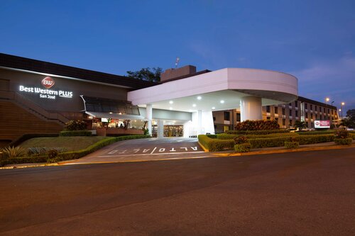 Внешний вид отеля Irazu Hotel & Studios в Уруке, фото 2