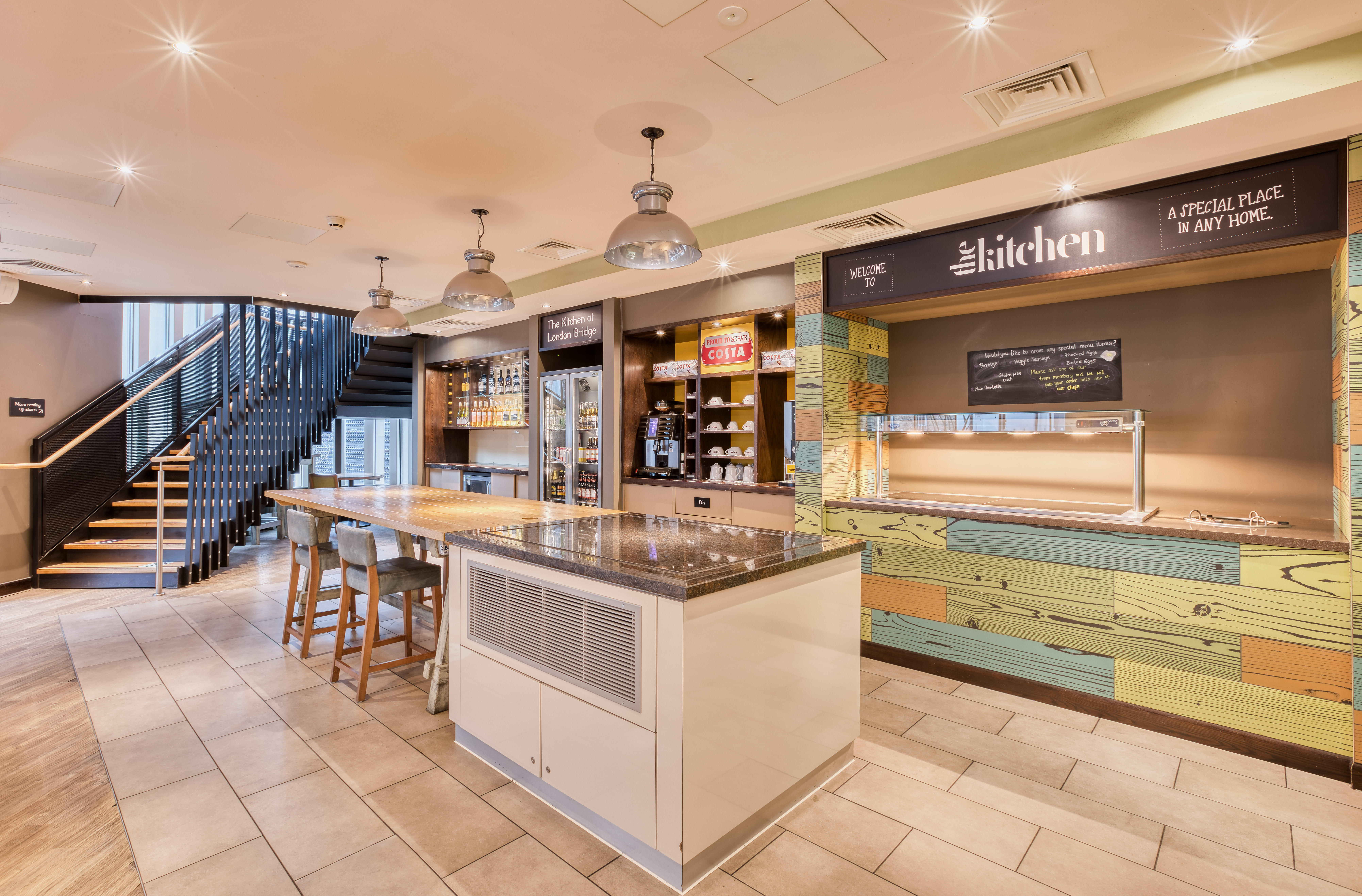 Фото Premier Inn Southwark Borough High St