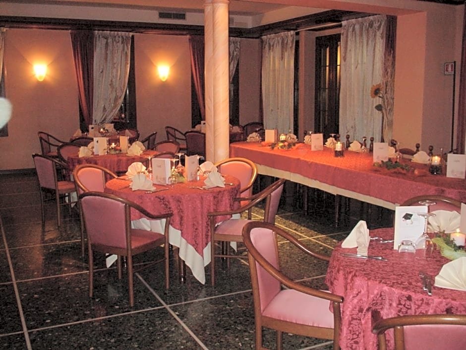 Фото Albergo Ristorante Flora
