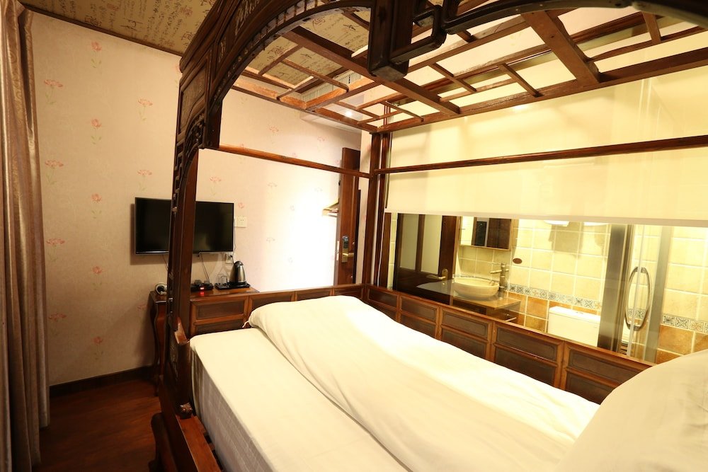 Фото Westlake Hostel Man Juelong branch