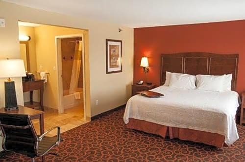 Фото Hampton Inn & Suites Aberdeen