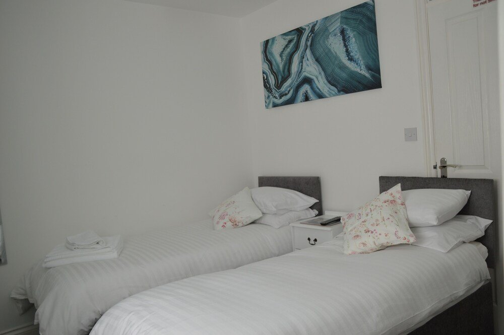 Фото Holly Lodge Guest House
