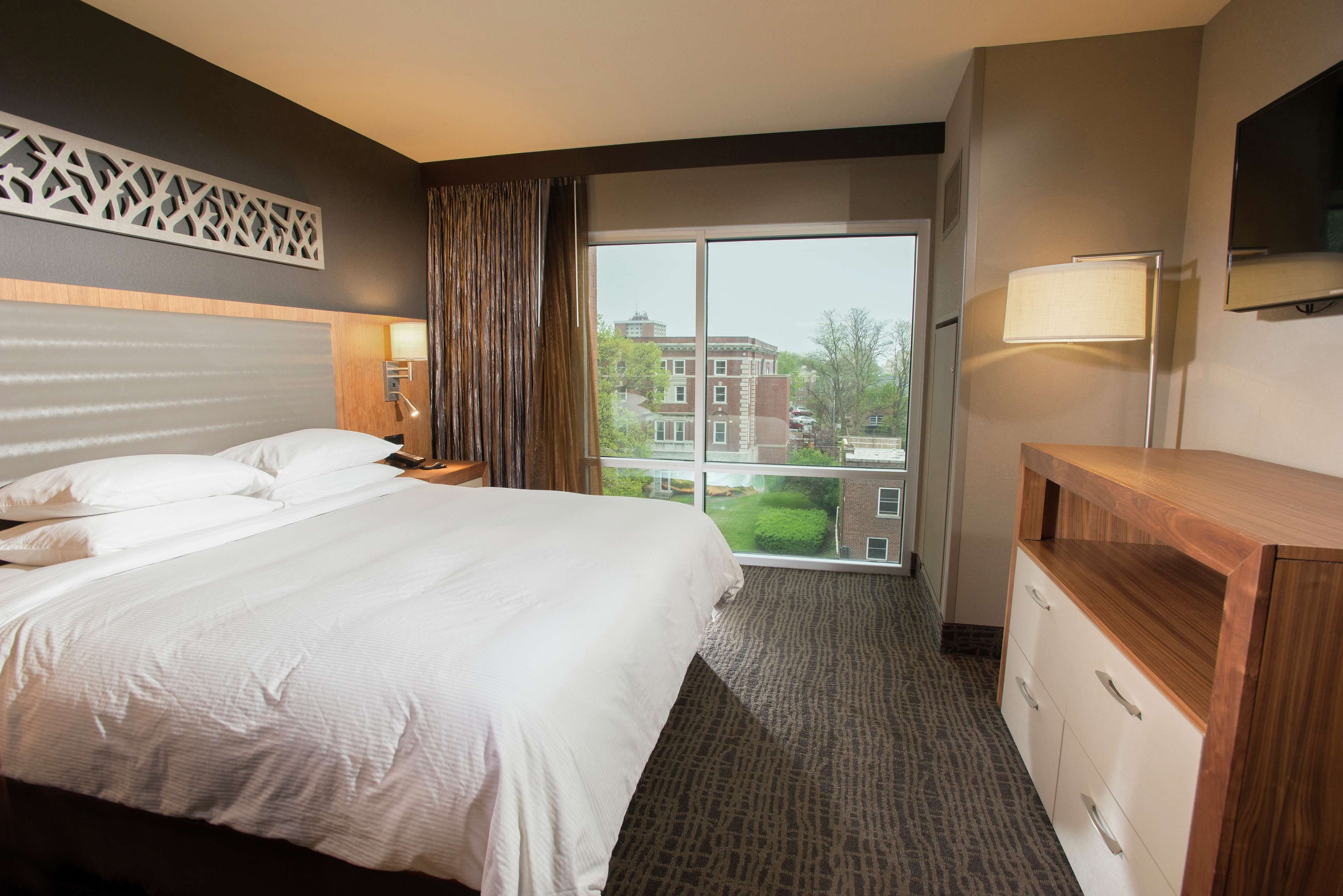 Фото The Broadway Columbia - a DoubleTree by Hilton