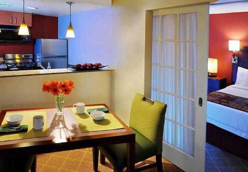 Фото Sonesta Es Suites Dallas Central Expressway