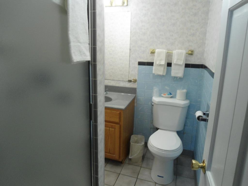 Фото Carleton Circle Motel Falmouth