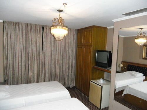 Фото La Guardia Hotel