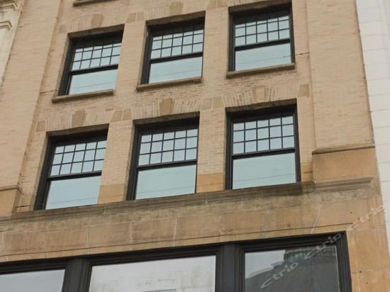 Фото Charlesmark Hotel