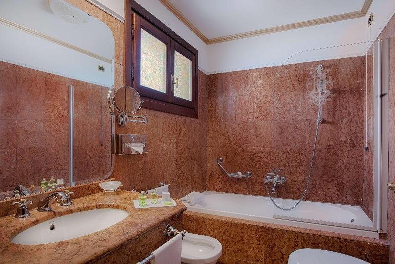 Фото Nh Venezia Santa Lucia