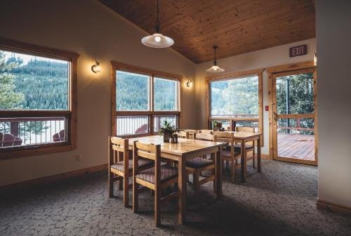 Фото Mount Engadine Lodge