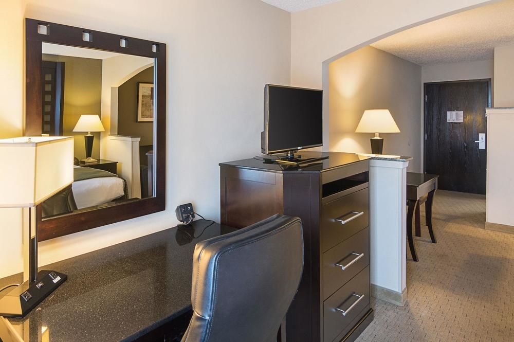 Фото Quality Suites Sherman