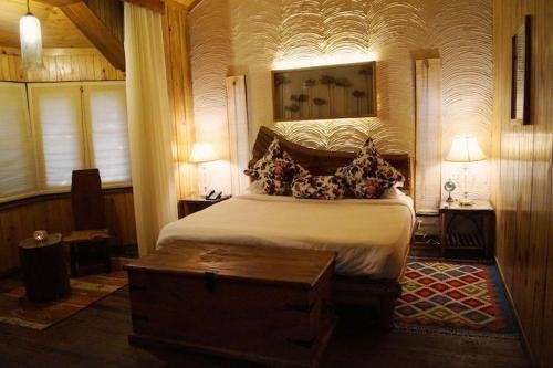 Фото The Den Corbett