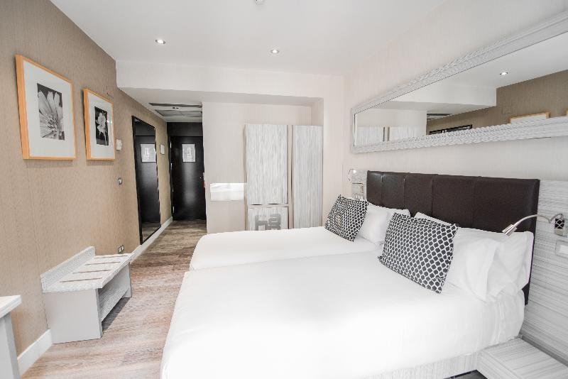 Фото Petit Palace Puerta del Sol