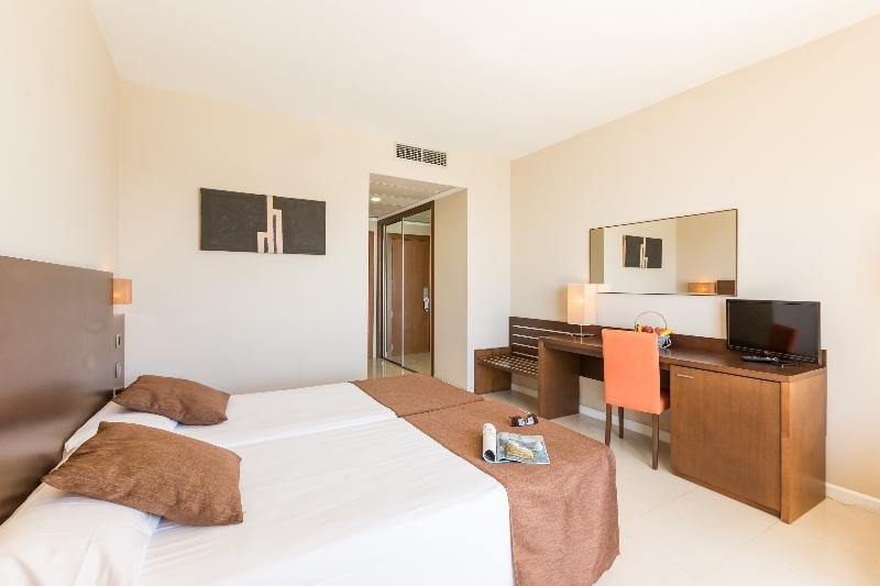 Фото Hotel Bahía Calpe by Pierre & Vacances