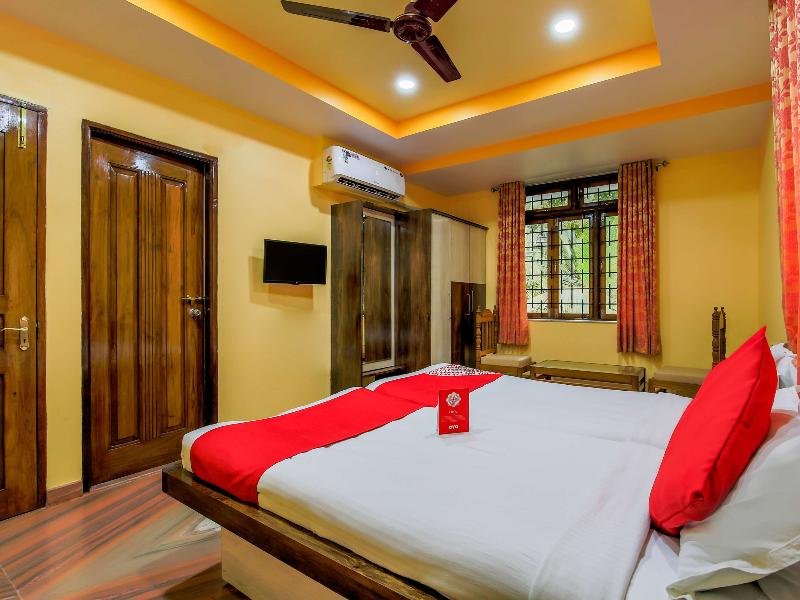 Фото Oyo 14779 Meera Motels & Residency