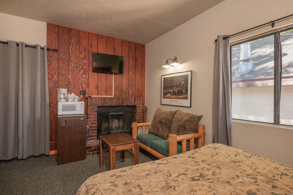 Фото Black Forest Lodge And Cabins