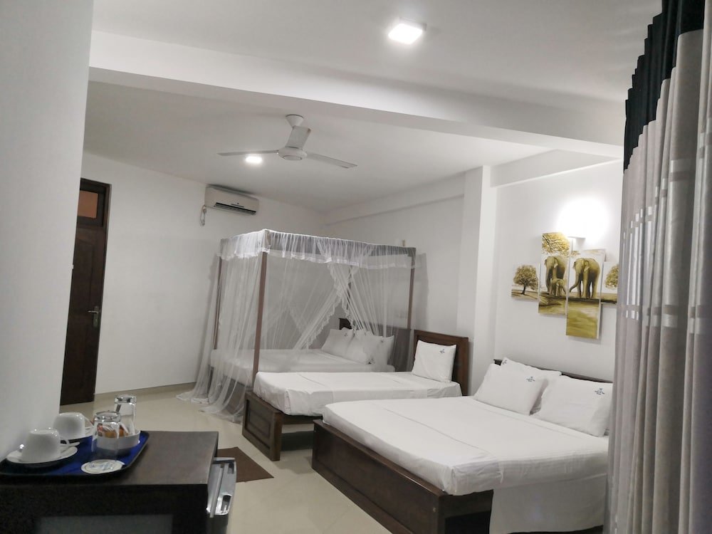 Фото Randiya Sea View Hotel