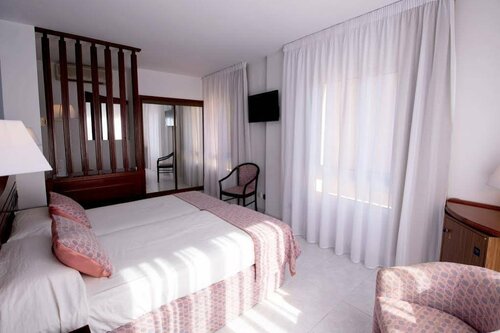 Гостиница Hotel Placa в Сане-Фелиу-де-Гишольсе