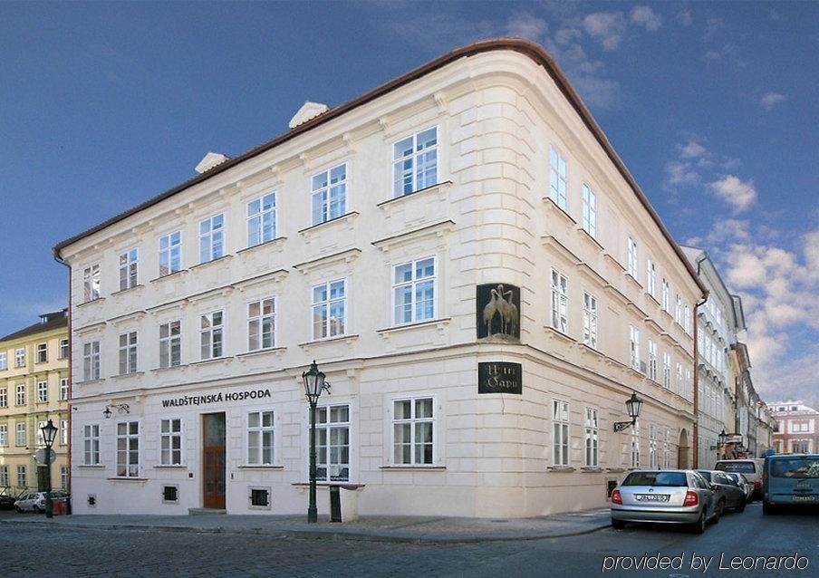 Фото Hotel Three Storks