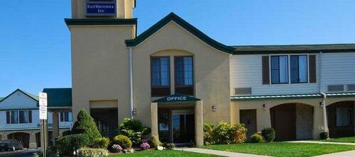Внешний вид отеля SureStay Hotel by Best Western East Brunswick в Ист-Брансуике Тауншипе, фото 4