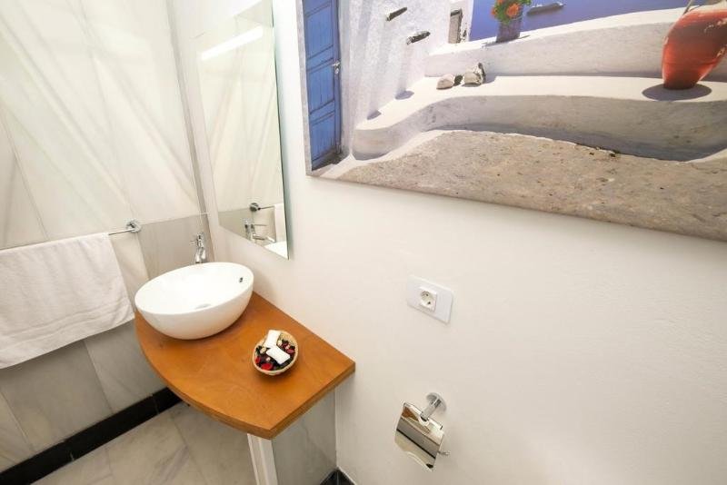 Фото Hotel Adonis Capital