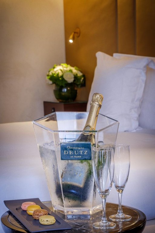 Фото Hôtel La Bourdonnais by Inwood Hotels