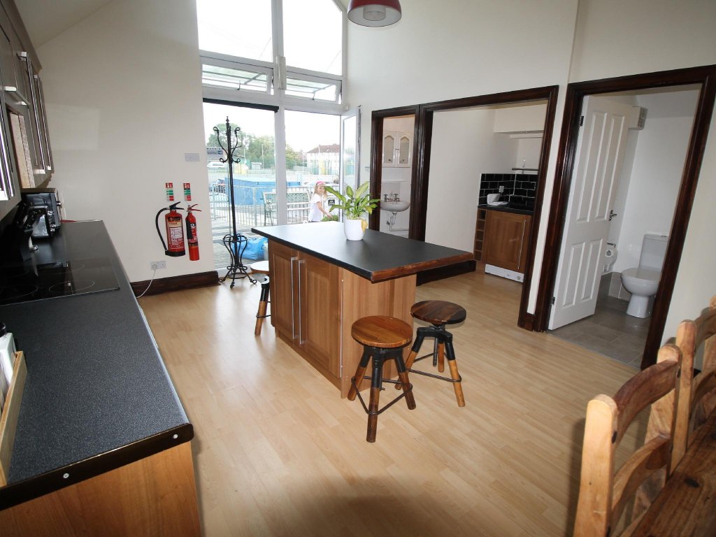 Фото Hideaway 2 Bedroom Apartment by Cardiff Holiday Homes