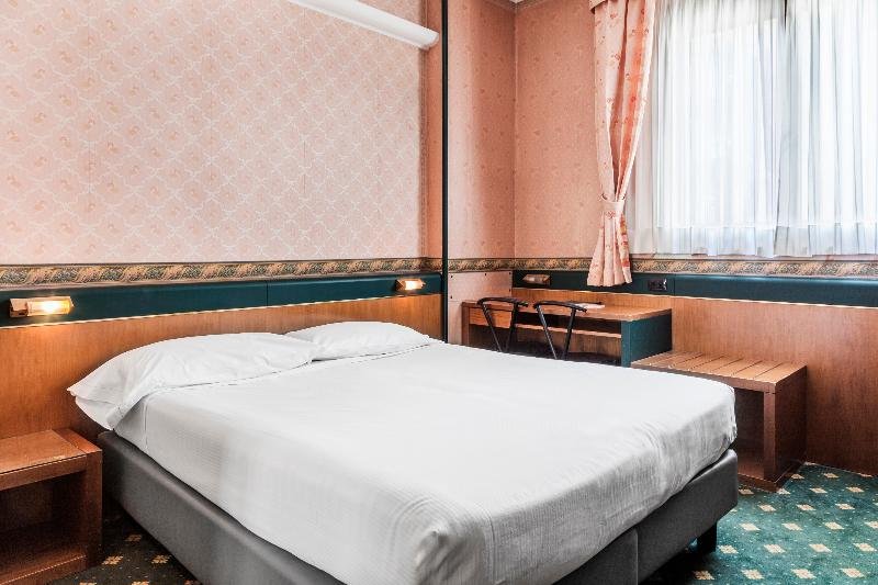Фото Hotel Des Etrangers