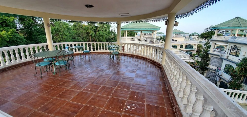 Фото Mini-Mansion Villa Adjacent To The Beach