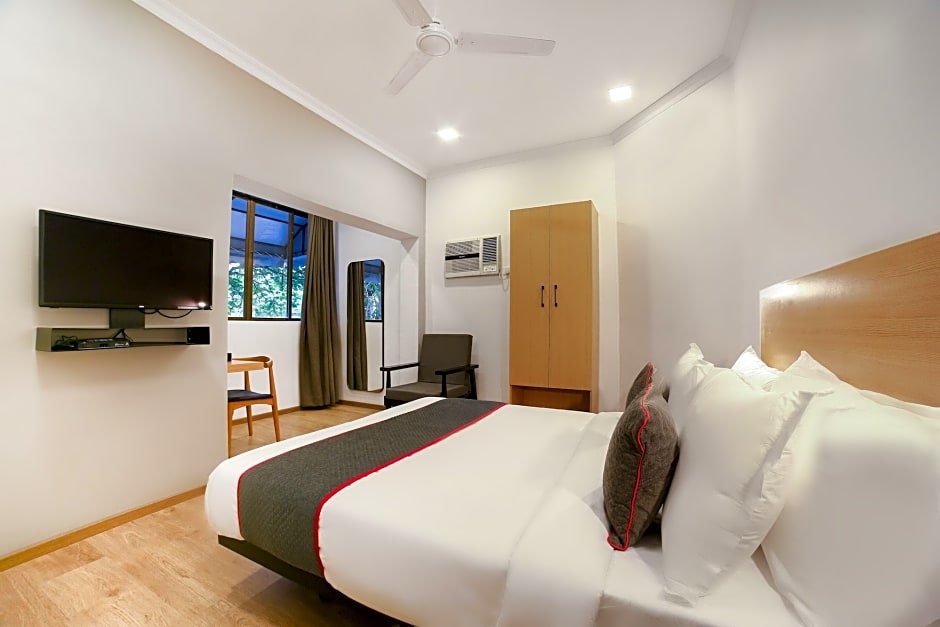 Фото Hotel Highway Residency