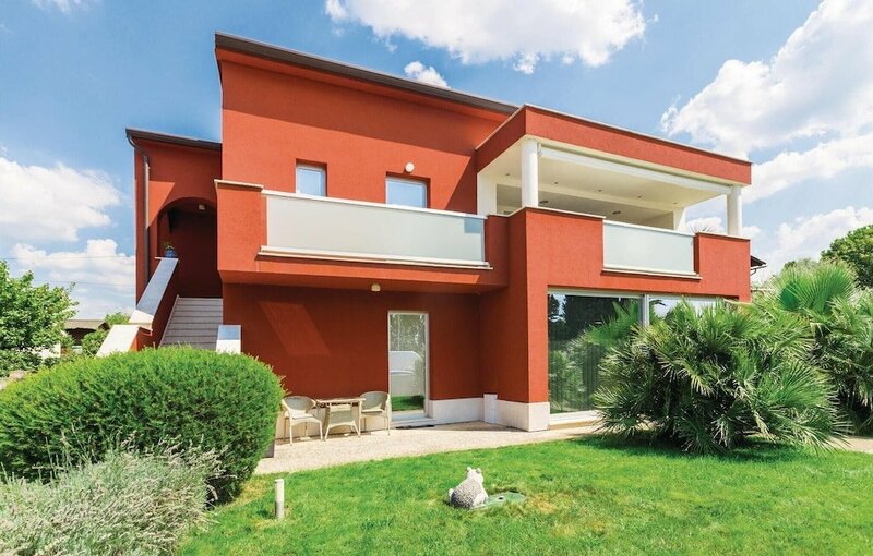 Гостиница Stunning Home in Novigrad With Wifi and 2 Bedrooms