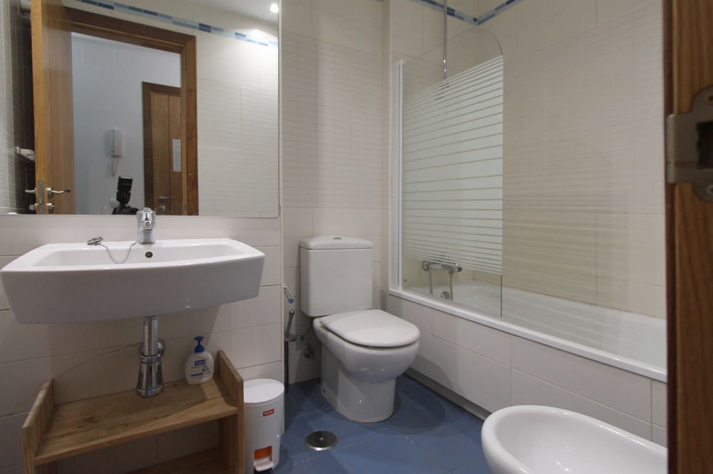 Фото Apartamentos Conde Duque