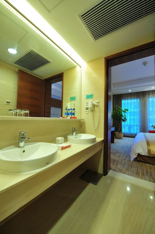 Фото Ramada Plaza Guangzhou