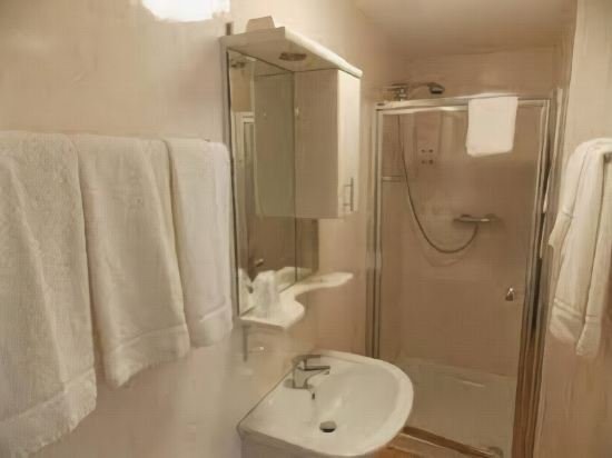 Фото The Maples Hotel