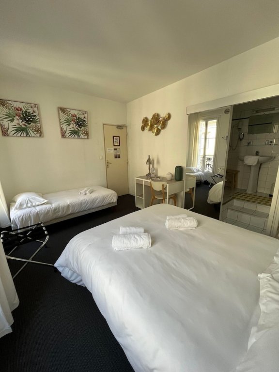 Фото Brit Hotel Des Grands Hommes Bordeaux Centre