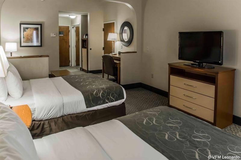 Фото Comfort Suites Tallahassee Downtown