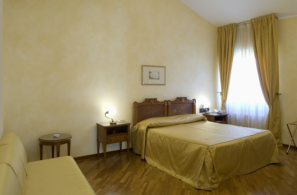 Фото Albergo Delle Notarie