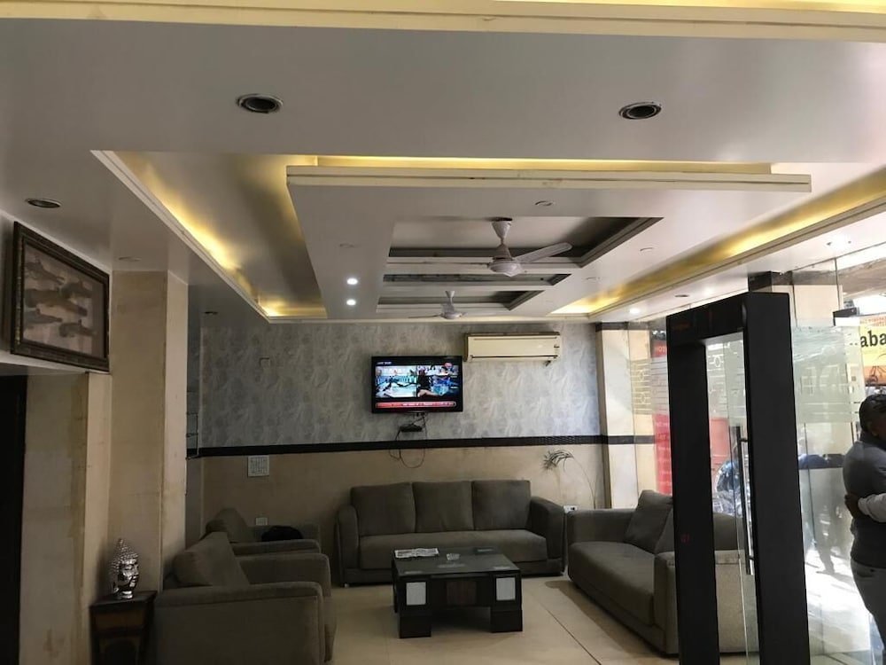 Фото Oyo 14710 Hotel Pallvi Palace