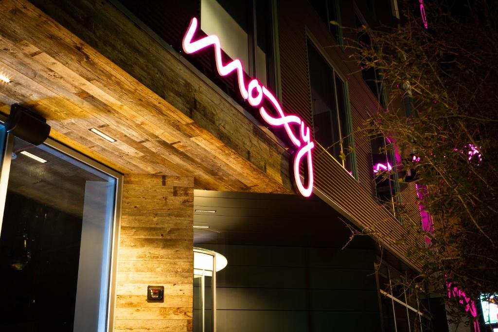 Фото Moxy Austin - University