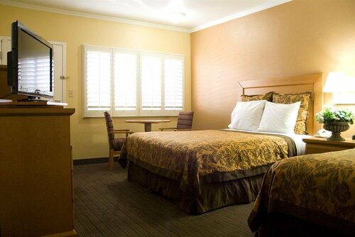 Гостиница Anaheim Islander Inn and Suites в Гарден Грове