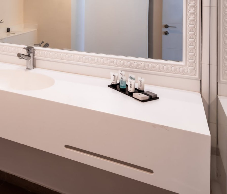 Фото Ramada Hotel & Suites by Wyndham Netanya