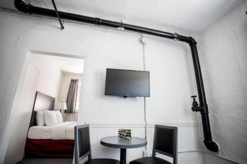 Фото The American Hotel